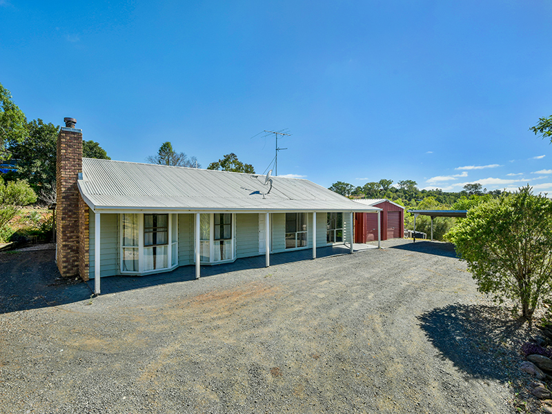 6 Nichols Drive GLENCOE QLD 4352