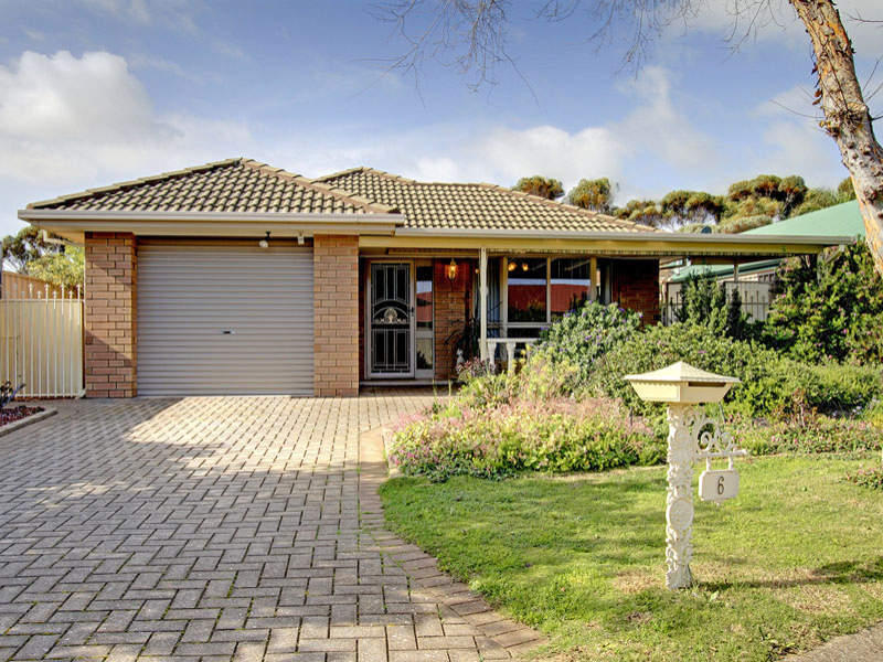 6 Seaspray Court