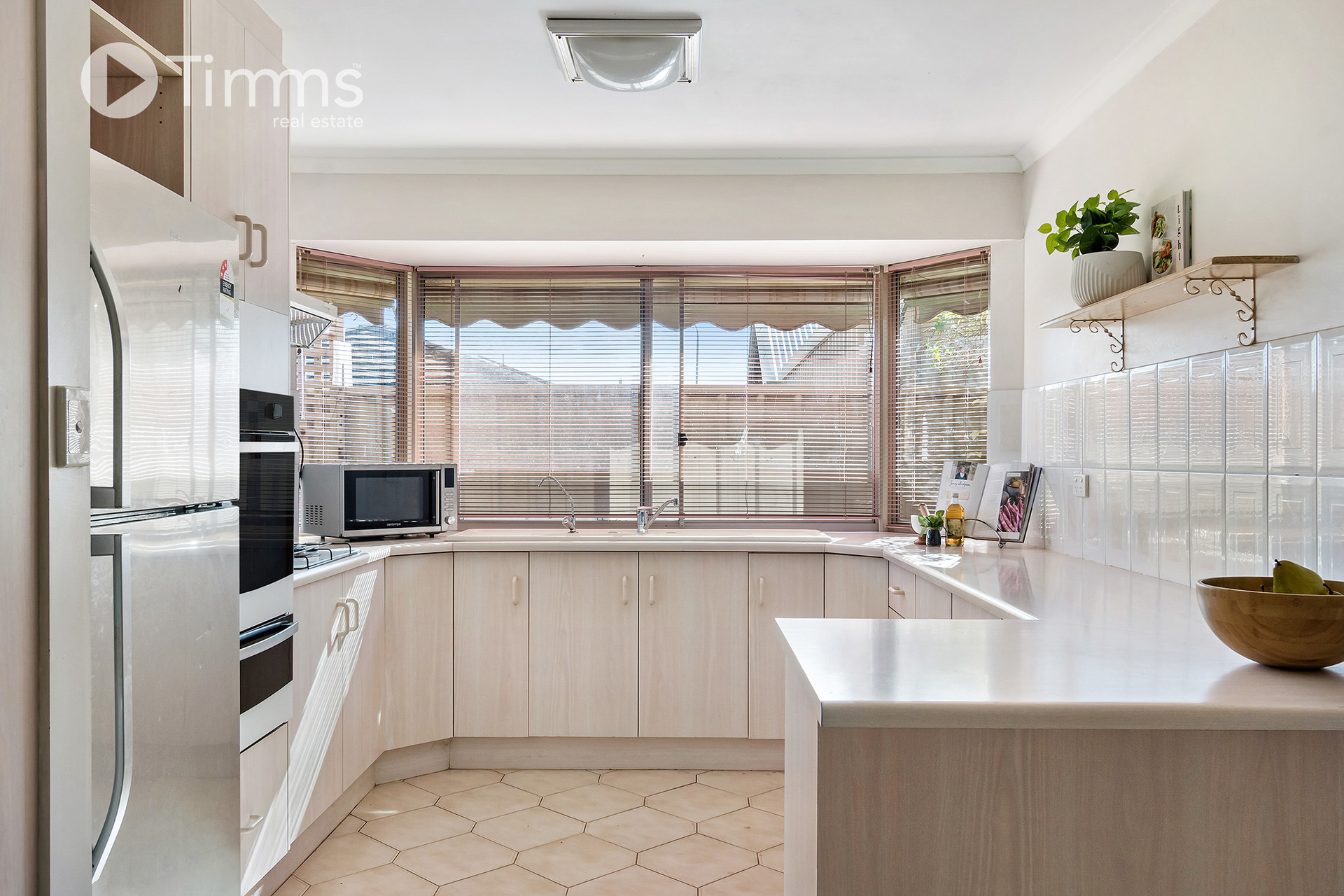 6 Seaspray Court