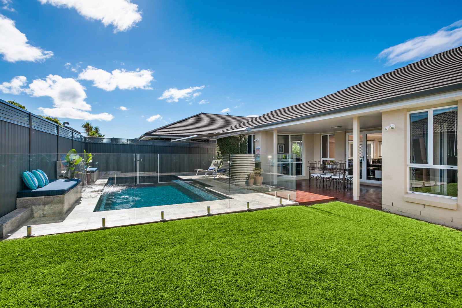 6 Shoreline Avenue, Haywards Bay NSW 2530