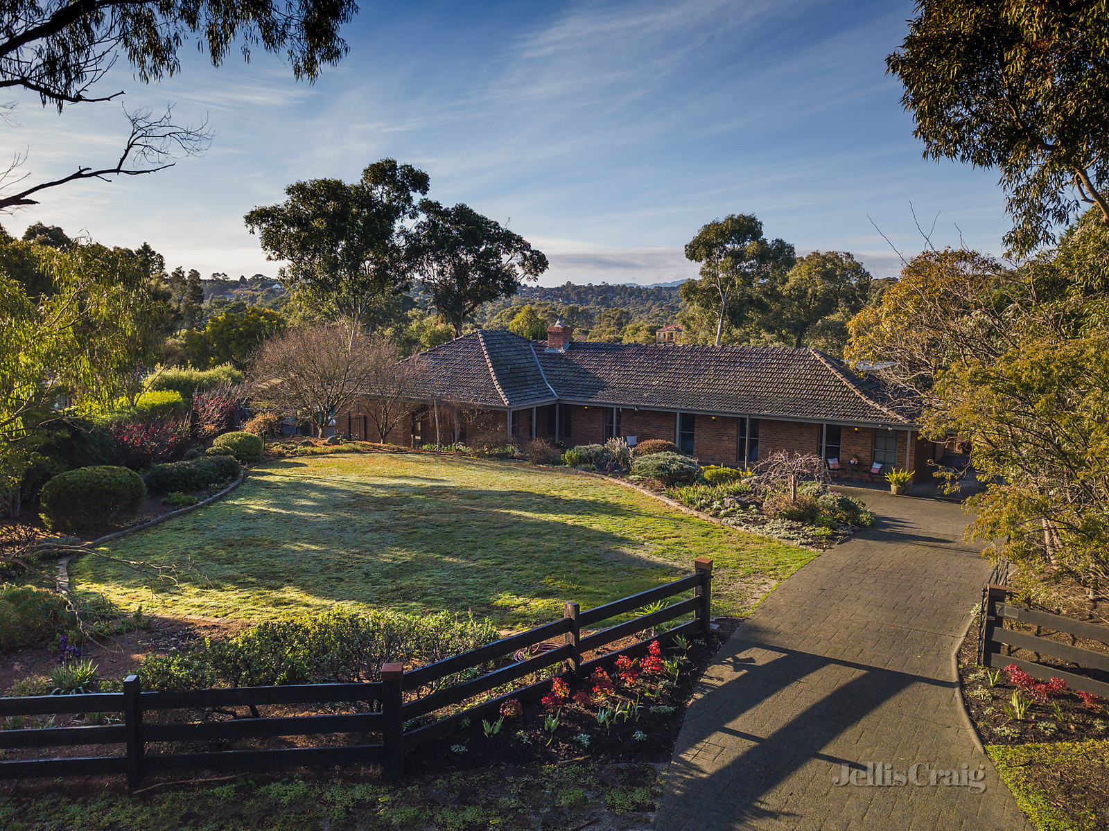 7 Iolanthe Close, Park Orchards
- Print Image 1
