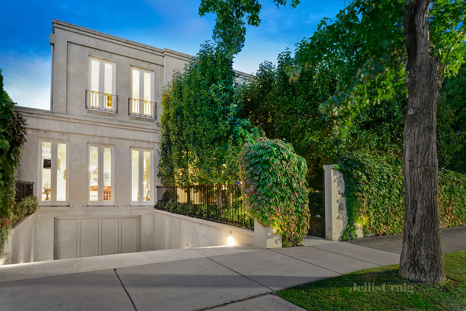 7 Rosslyn Street, Hawthorn East
- Print Image 1