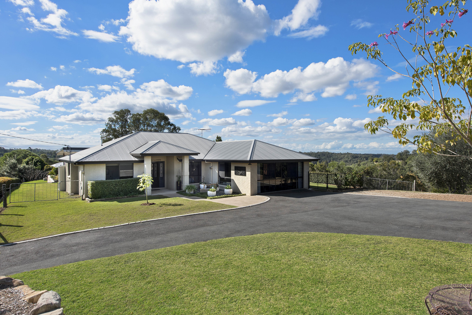 7 Skyline Court, Draper QLD 4520