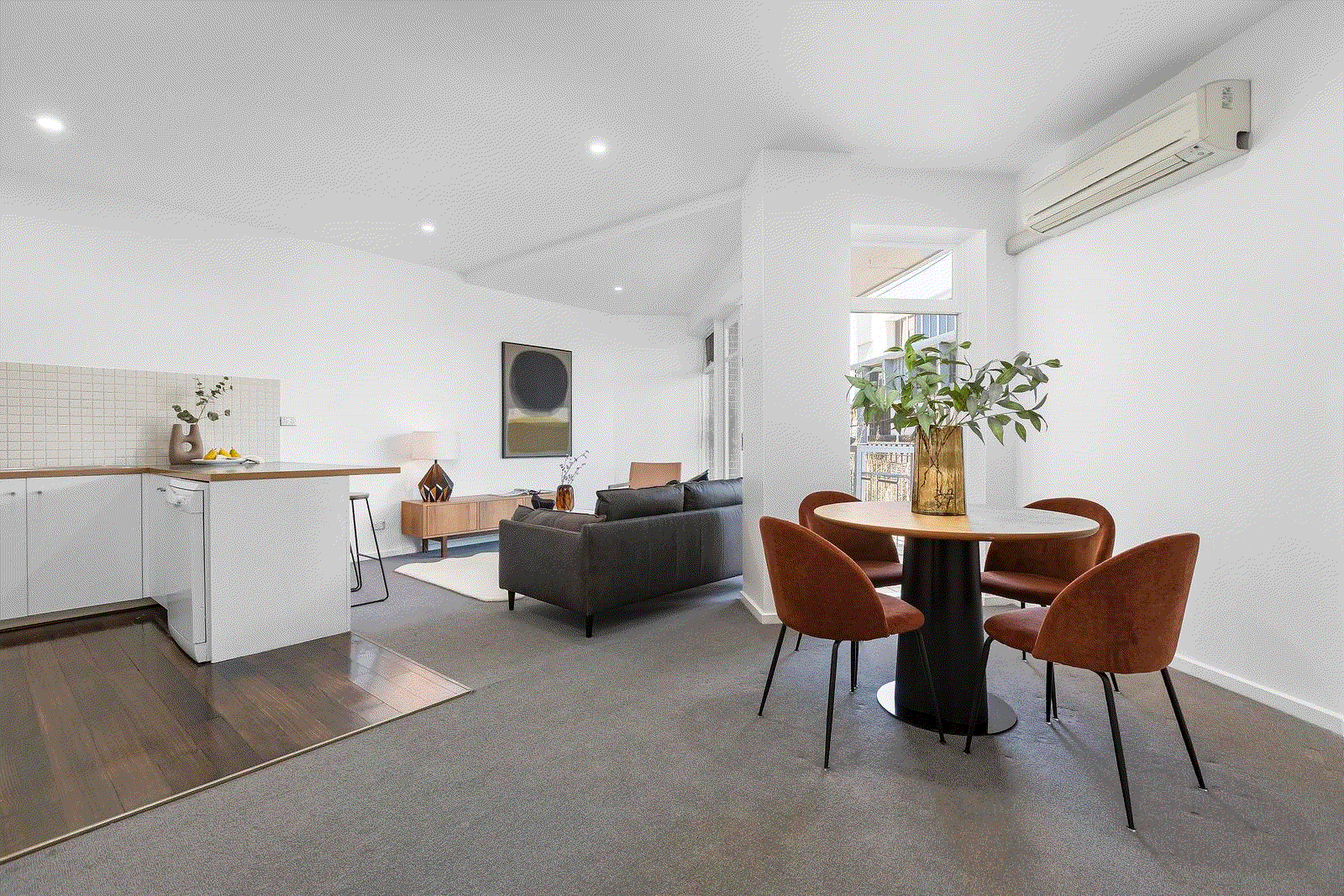 https://images.listonce.com.au/listings/710-carlisle-street-st-kilda-vic-3182/574/01810574_floorplan_01.gif?9kengTkRgTI