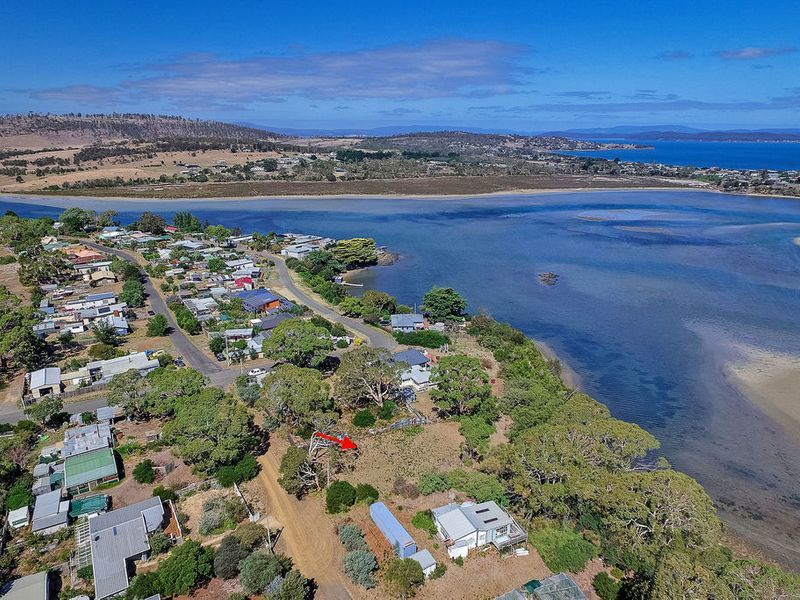8 Erle Street West , CARLTON RIVER, TAS, 7173