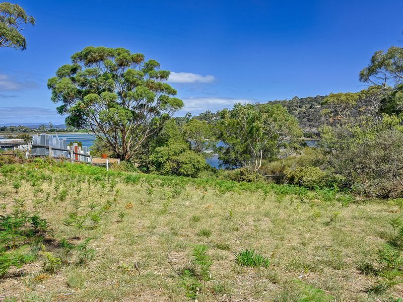8 Erle Street West , CARLTON RIVER, TAS, 7173