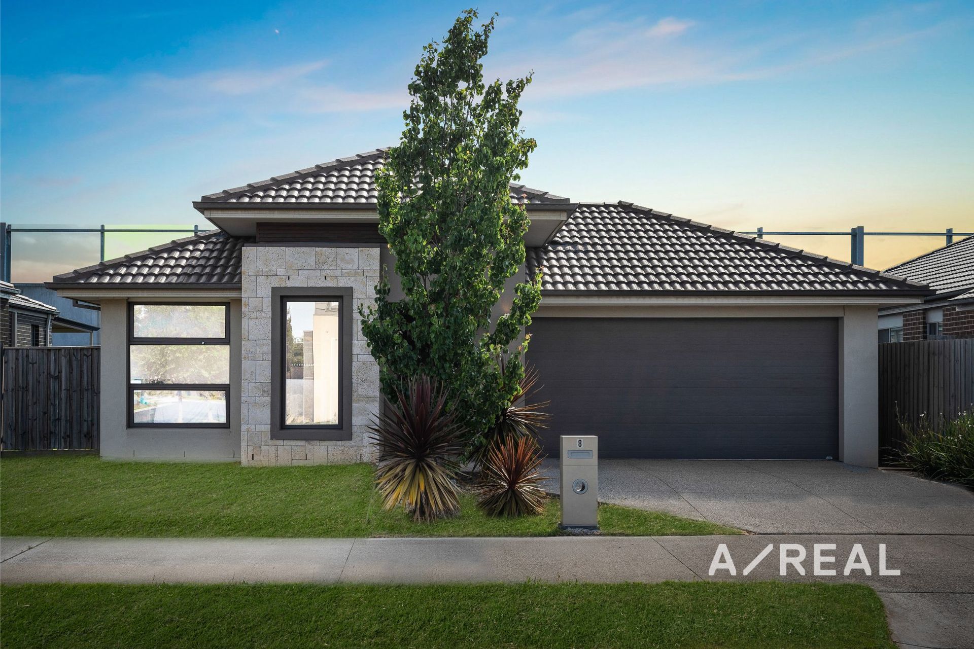8 Flatbush Avenue, Point Cook VIC 3030 