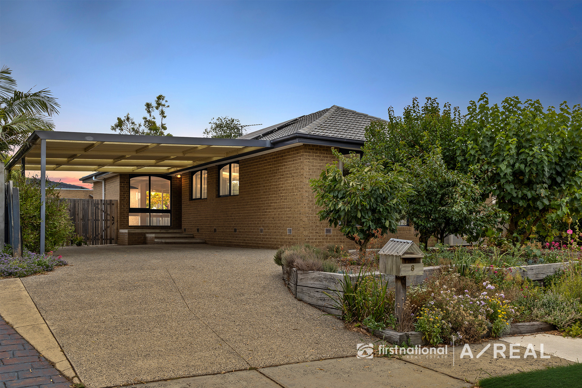 8 Malua Crescent, Mill Park VIC 3082 