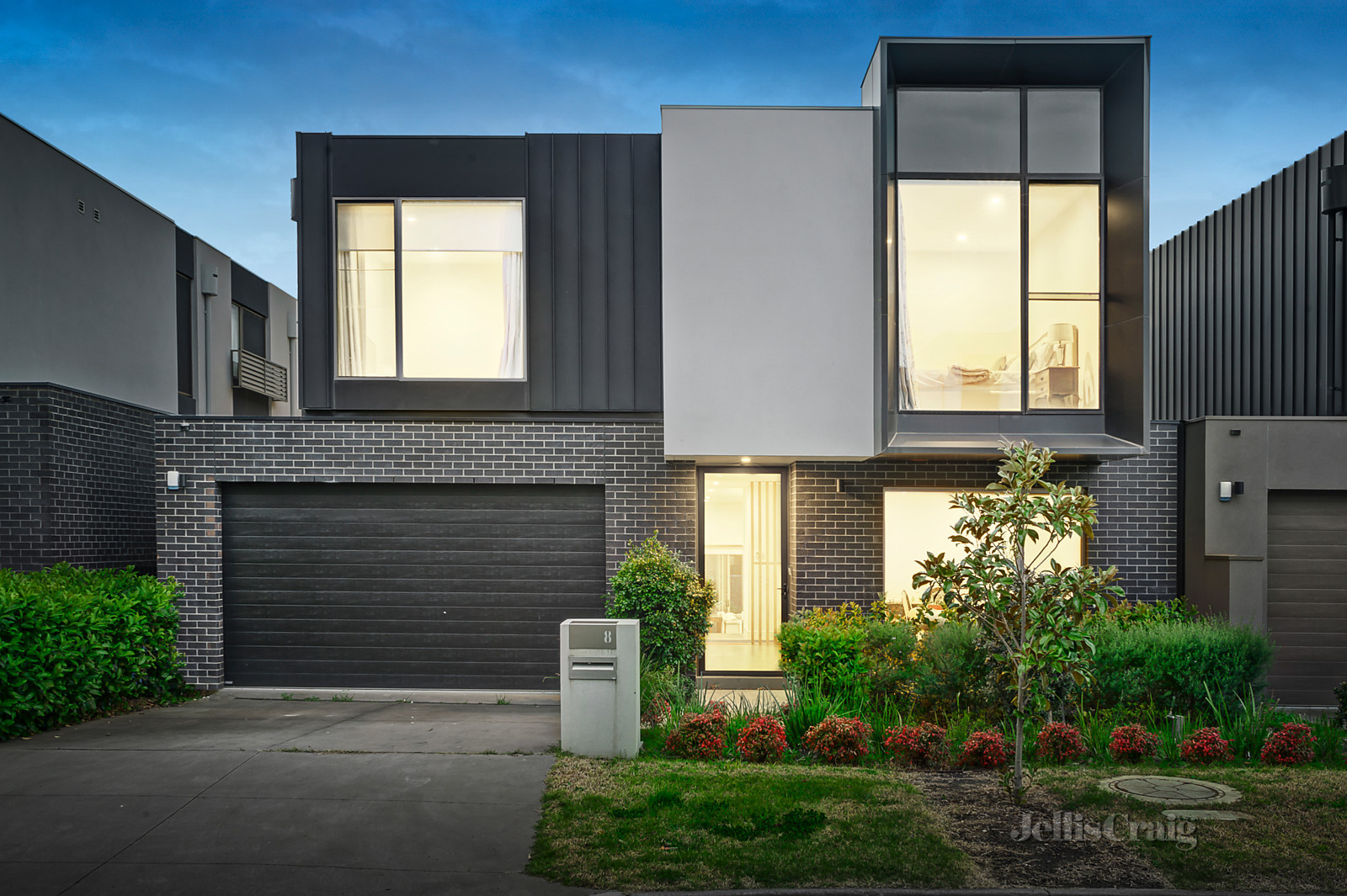 8 Moreton Close, Kew
- Print Image 1