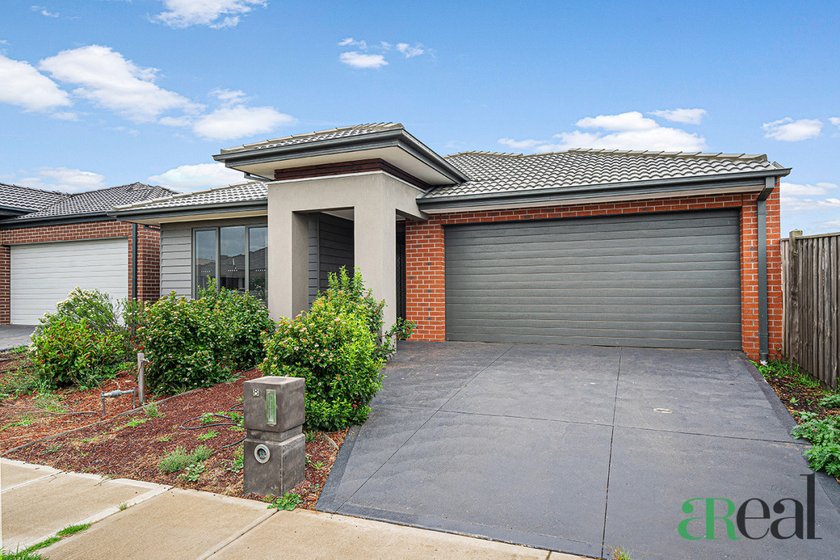 8 Peroomba Drive, Point Cook VIC 3030 