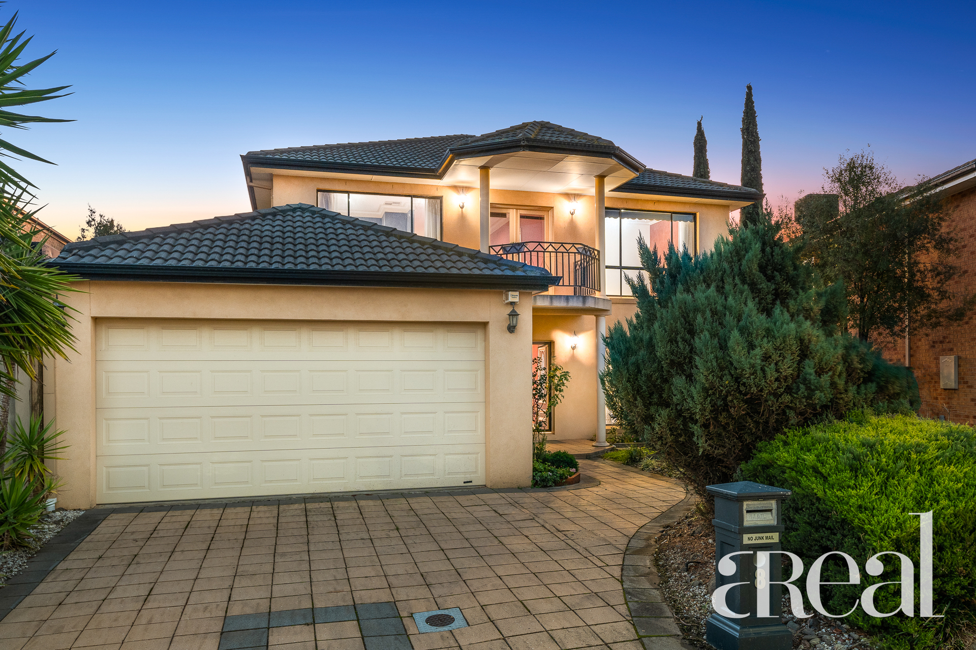 8 South Shore Avenue, Point Cook VIC 3030 