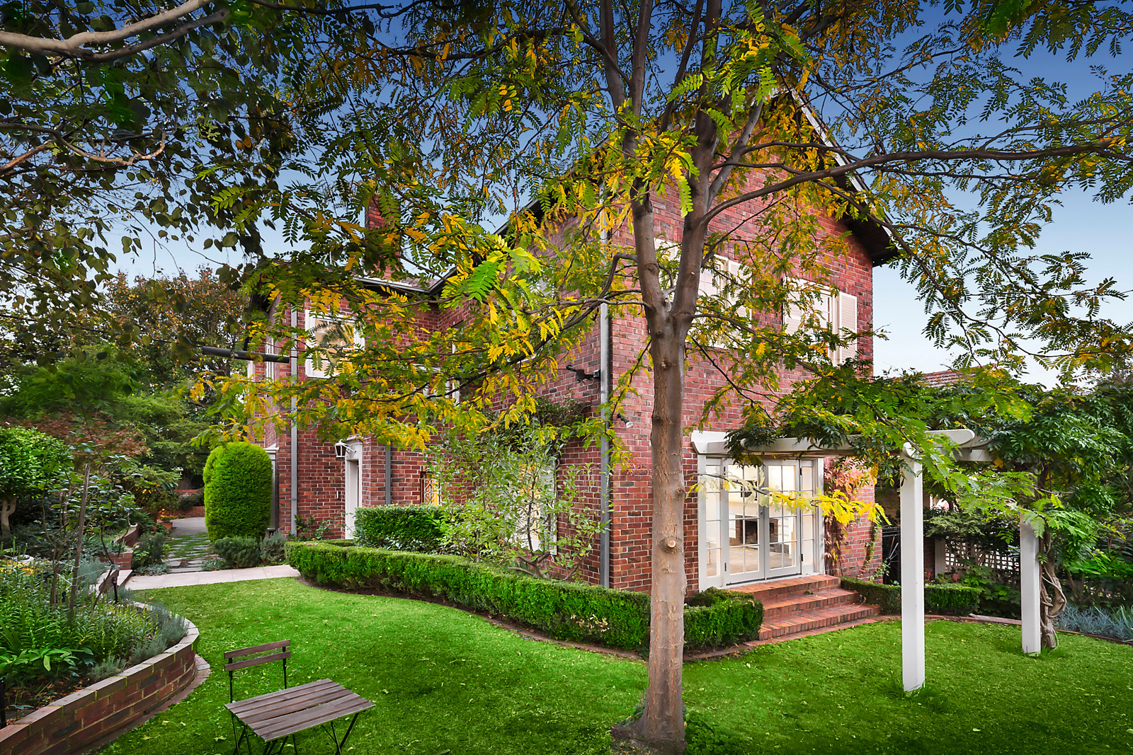 8 Tara Avenue, Kew RT Edgar