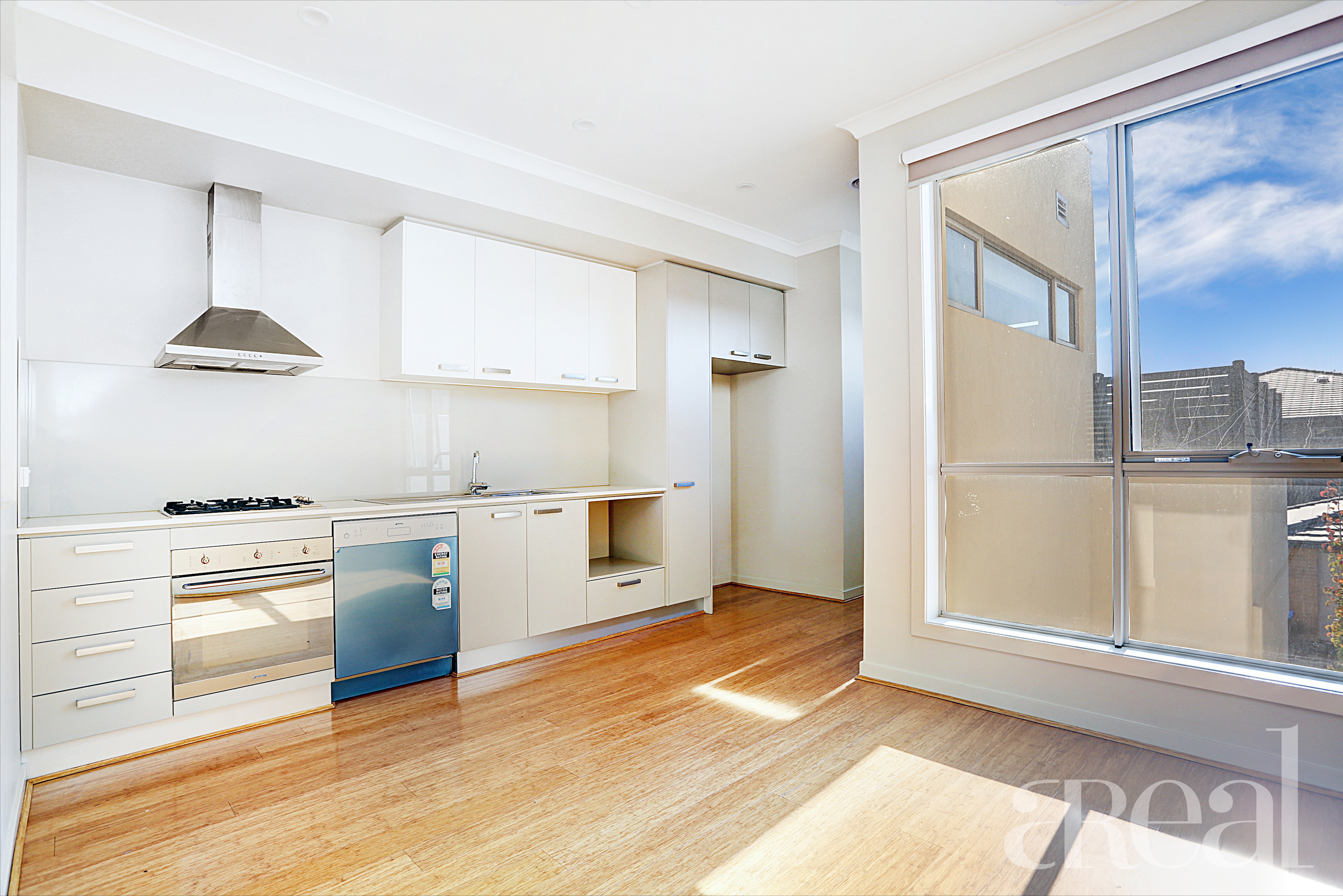 8 Tattersalls Lane, Point Cook VIC 3030 