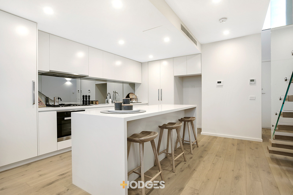 8/19 Landcox Street Brighton East