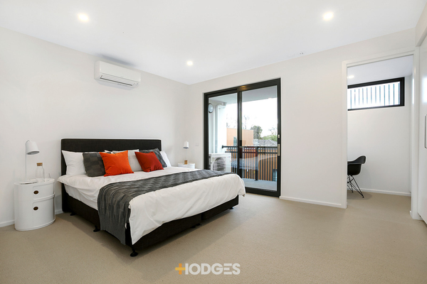 8/19 Landcox Street Brighton East