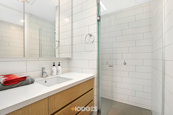 8/19 Landcox Street Brighton East