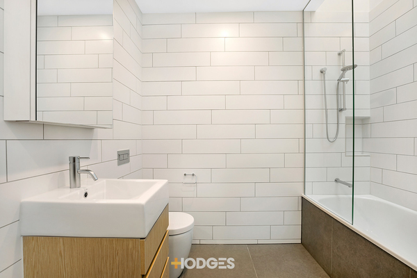 8/19 Landcox Street Brighton East
