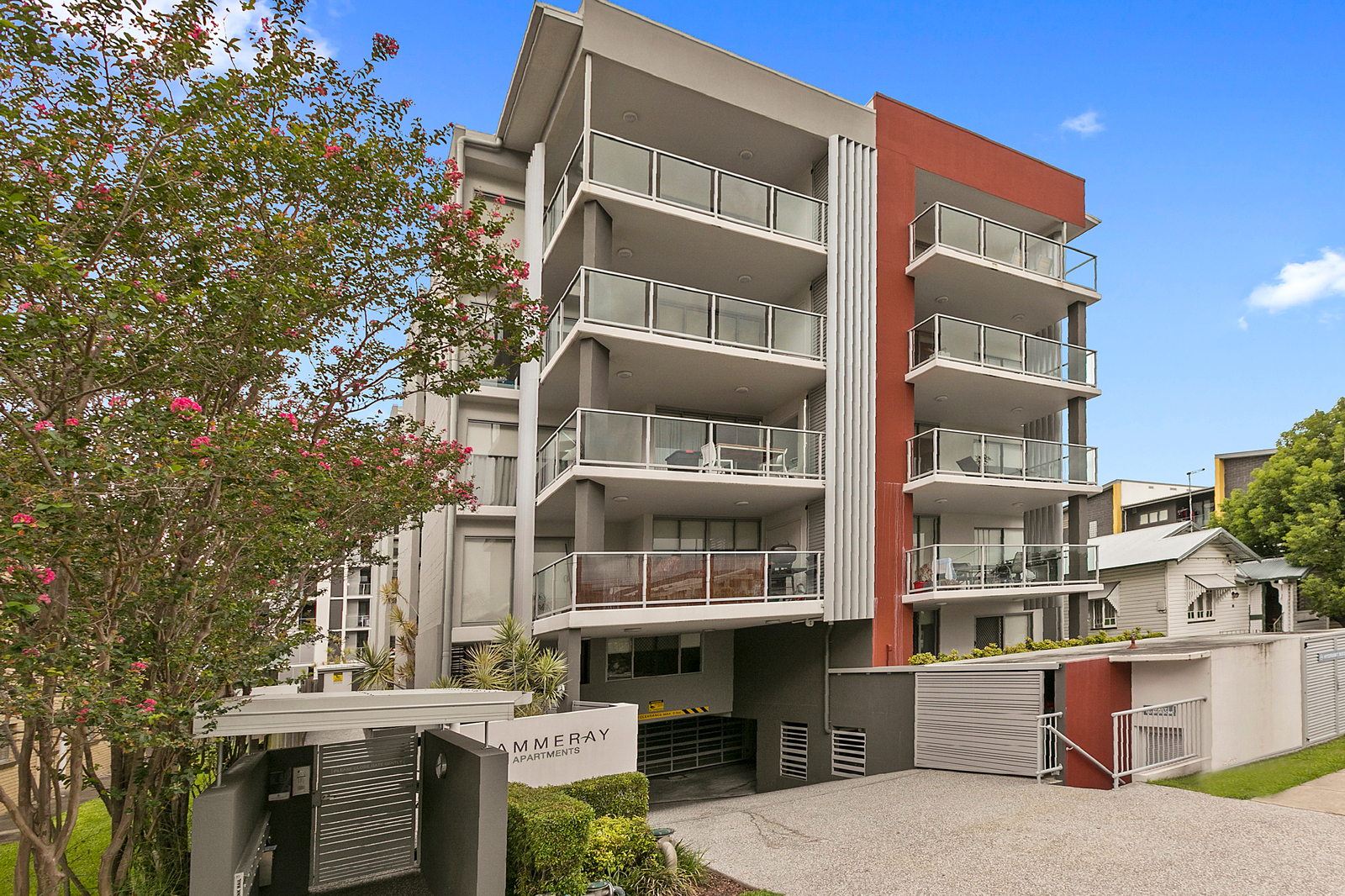 8/28 Carl Street, Woolloongabba QLD 4102