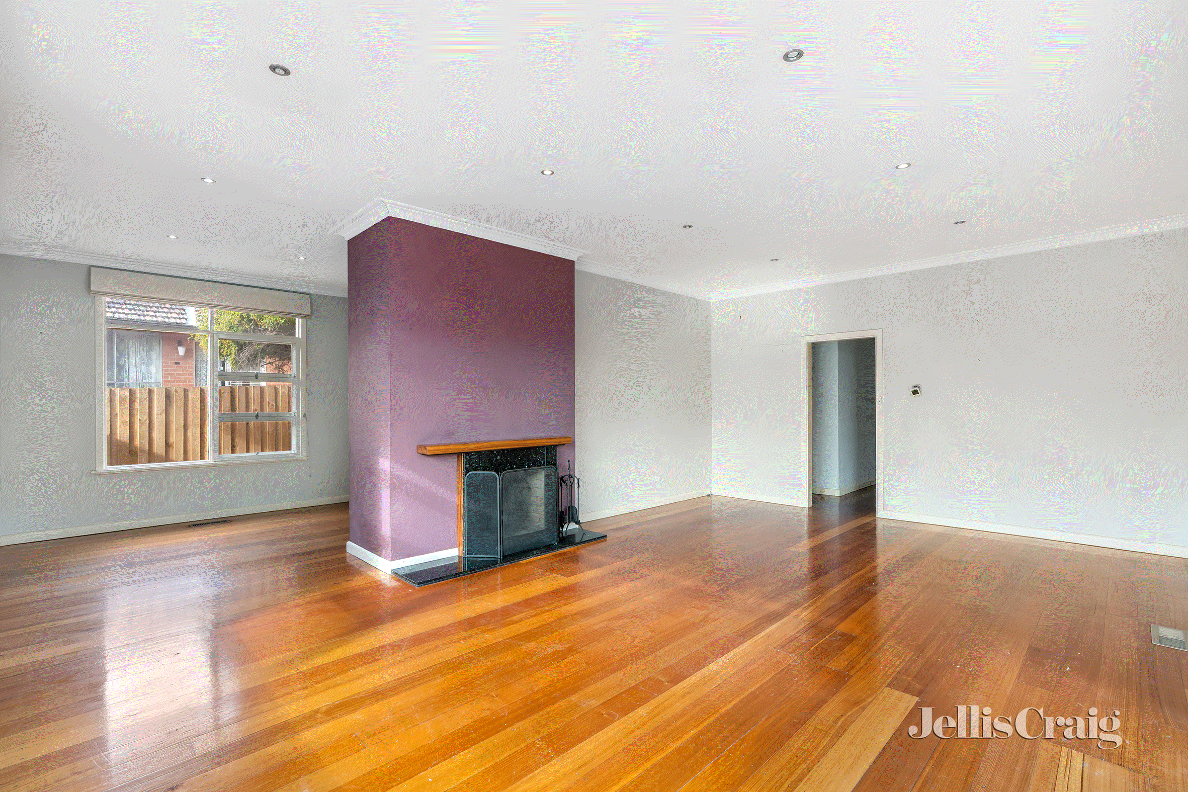 https://images.listonce.com.au/listings/86-manningham-road-bulleen-vic-3105/212/01726212_floorplan_02.gif?p36DxeW59Es