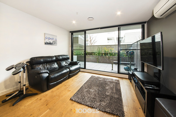 8/81 Warrigal Road Mentone