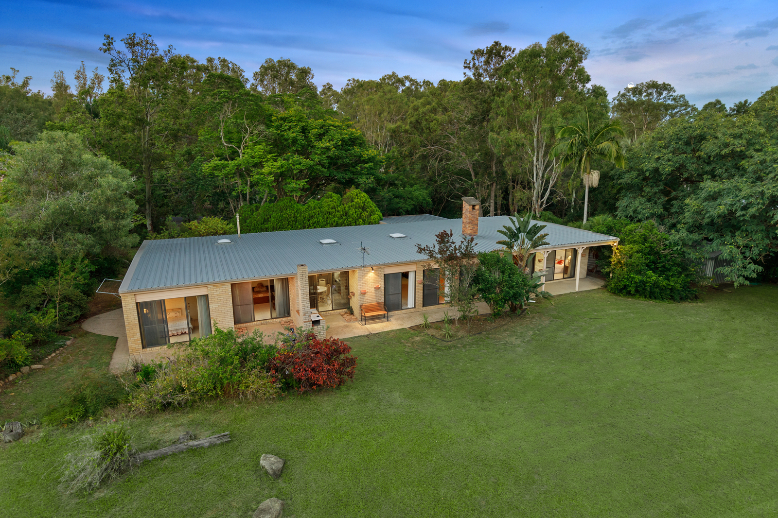 99 Whiteside Road, Whiteside QLD 4503