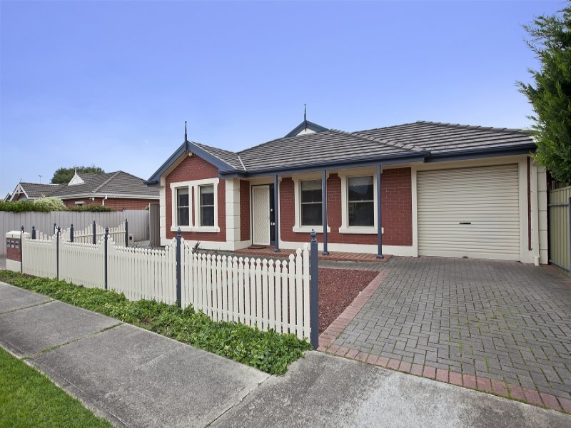 Unit 1/4 Golfers Avenue